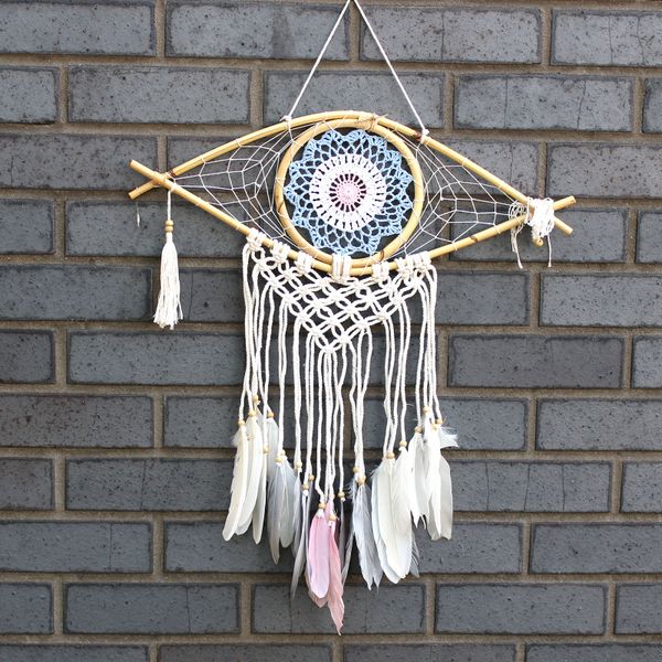 Attrape-rêves en macramé de 60 cm de haut, œil crocheté bleu pâle, plumes blanches et roses