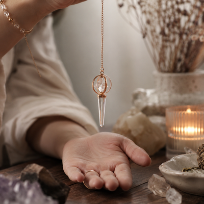 Détail de l'étoile Merkaba montée sur pivot dans le cuivre