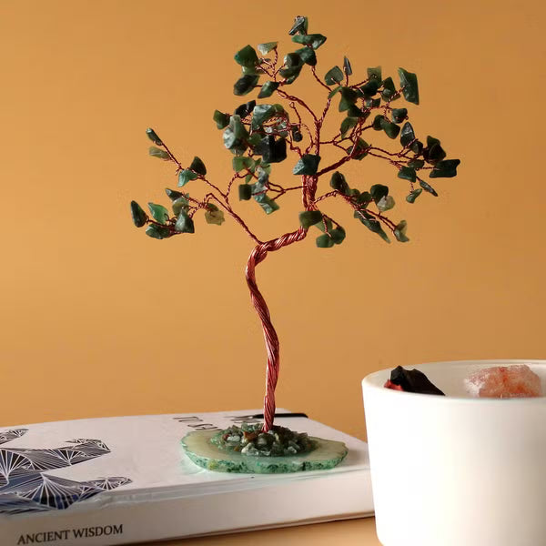 Grand arbre d'aventurine verte sur socle d'agate verte, 100 pierres