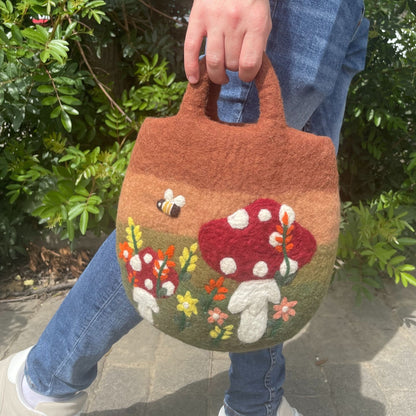 Sac en Feutre Jardin de Champignons – Feutré à l'Eau, 35 × 27 cm