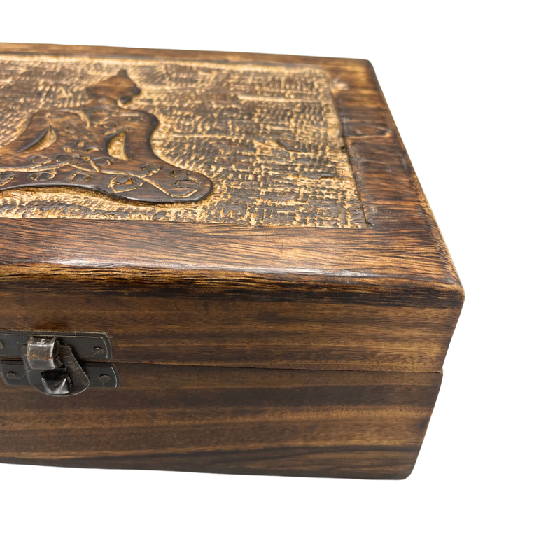 Coffret en bois sculpté Bouddha 20 × 15 cm, charnières et fermoir métal