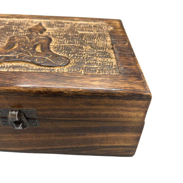 Coffret en bois sculpté Bouddha 20 × 15 cm, charnières et fermoir métal