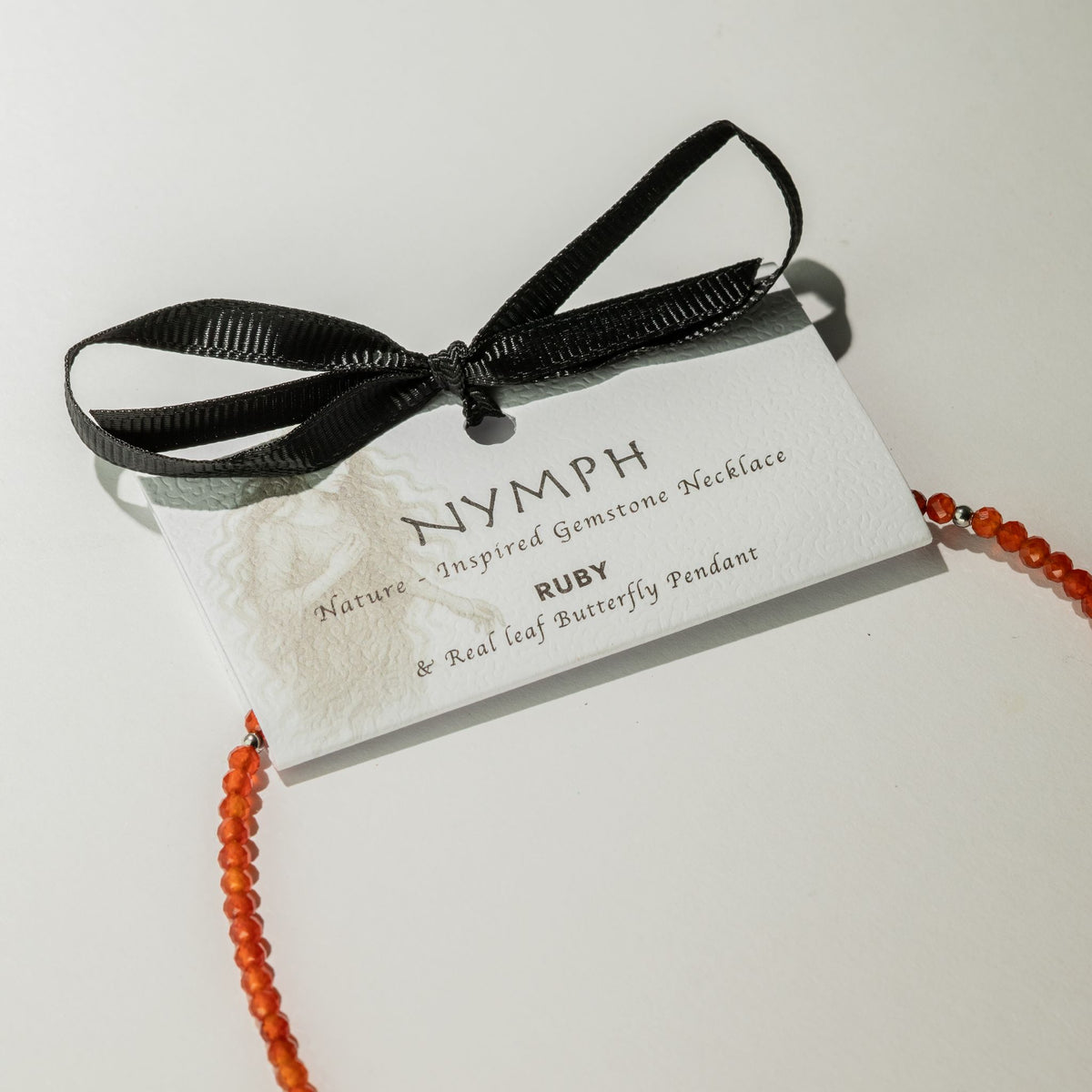 Collier Rubis – Pendentif Papillon en Véritable Feuille
