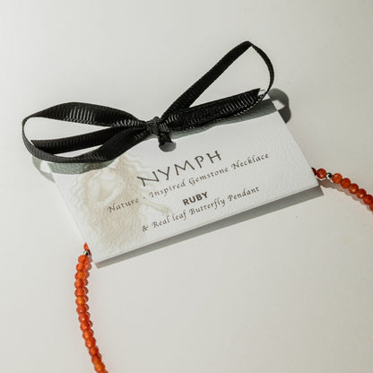 Collier Rubis – Pendentif Papillon en Véritable Feuille