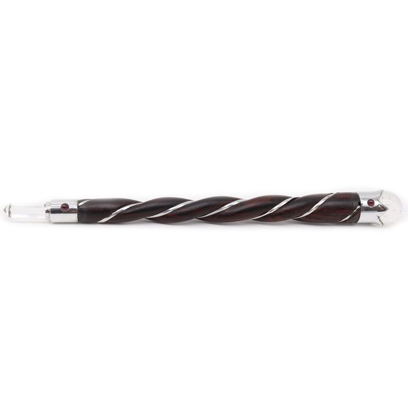 Baguette de rituel en bois torsadé avec pointe et sphère en cristal de roche