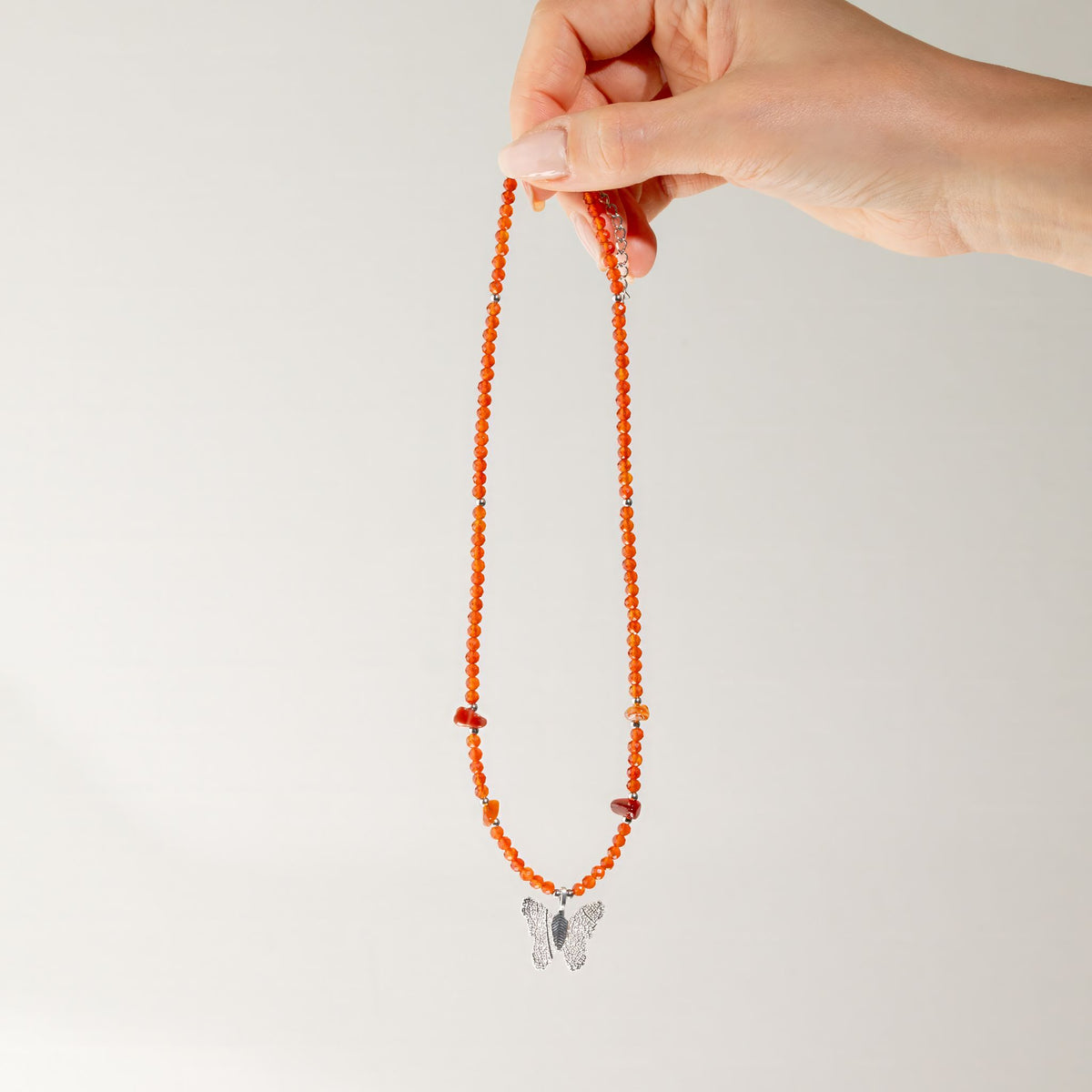 Collier Rubis – Pendentif Papillon en Véritable Feuille