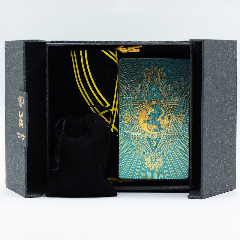 Détail du coffret et des cartes à dorure or et turquoise