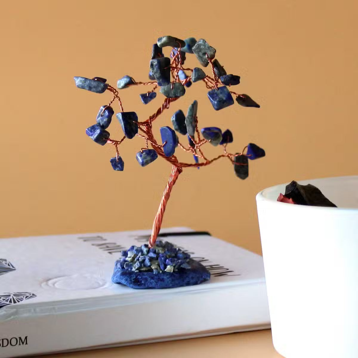 Arbre de sodalite sur socle d'agate bleue, 35 pierres