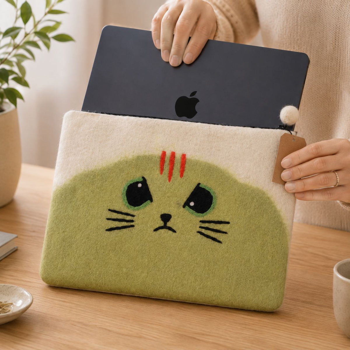 Housse d'Ordinateur en Feutre 14" – Chat Grognon