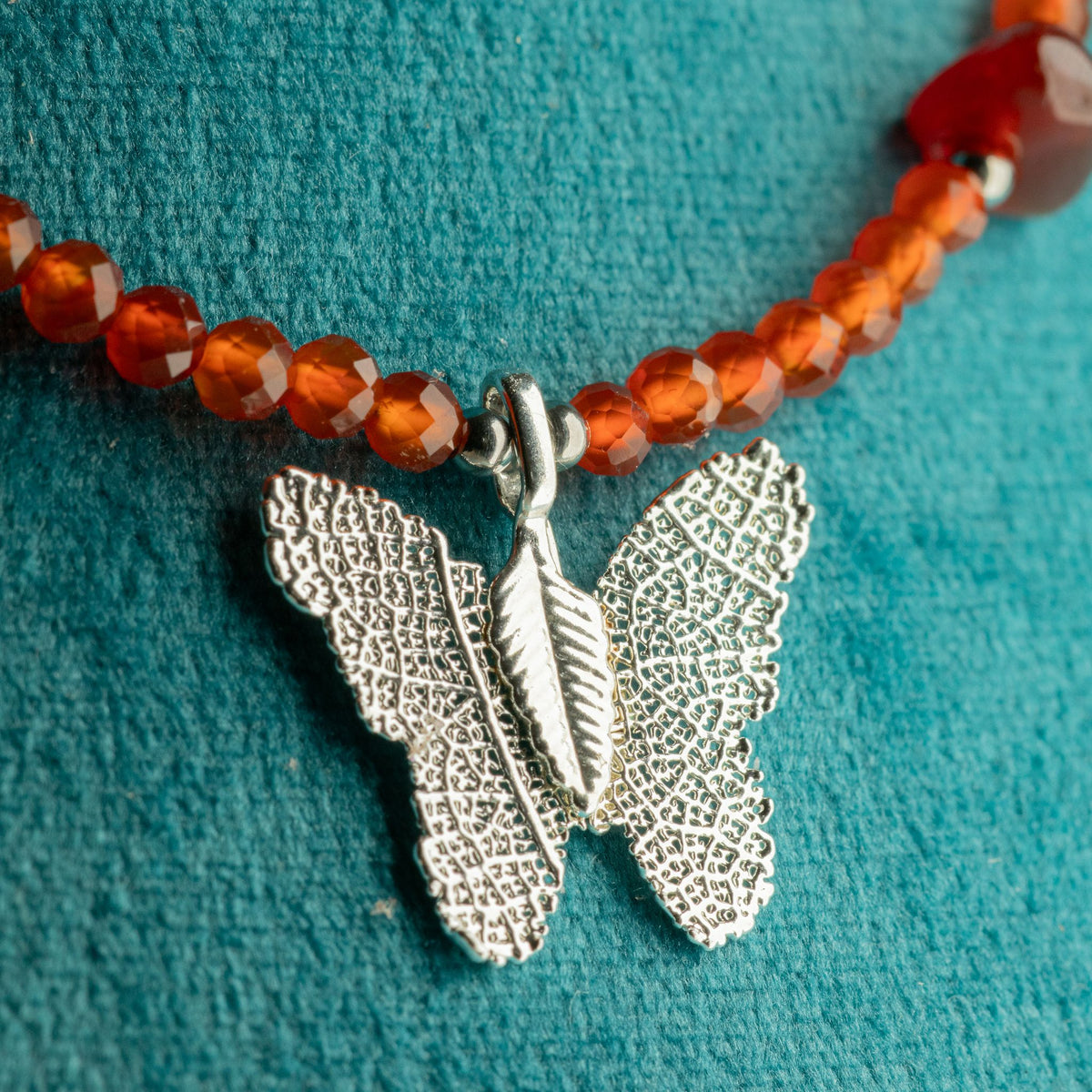 Collier Rubis – Pendentif Papillon en Véritable Feuille