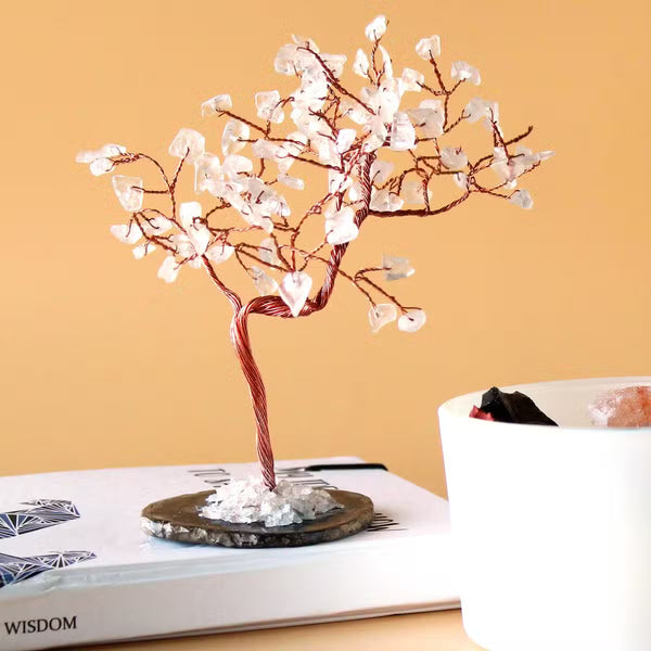 Grand arbre de cristal de roche sur socle d'agate noire, 100 pierres
