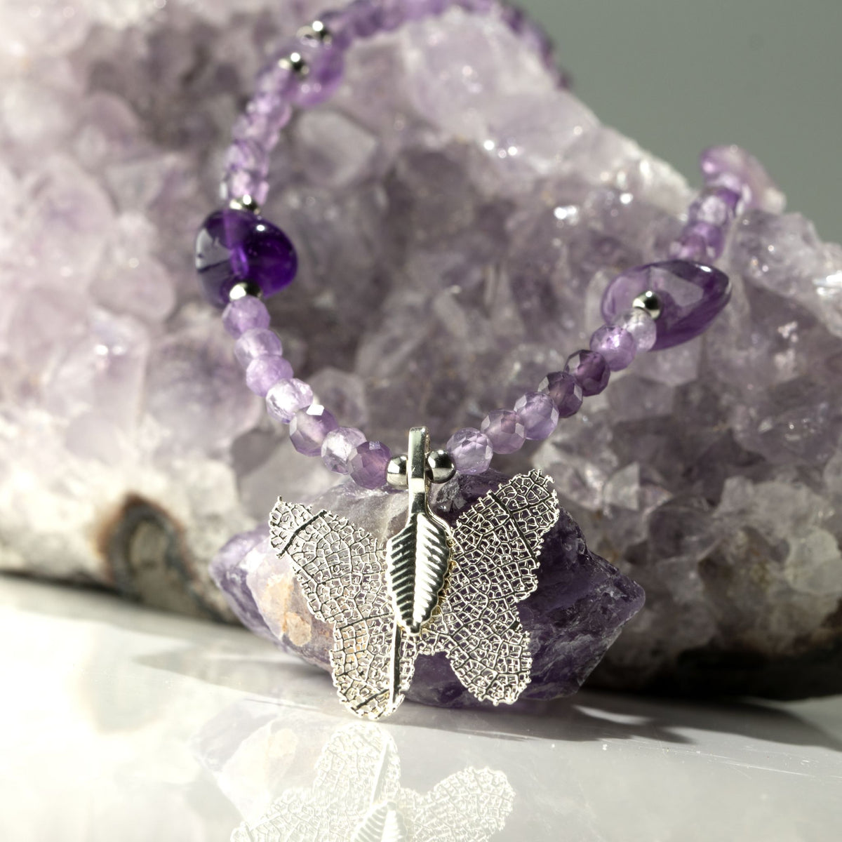 Collier Améthyste – Pendentif Papillon en Véritable Feuille