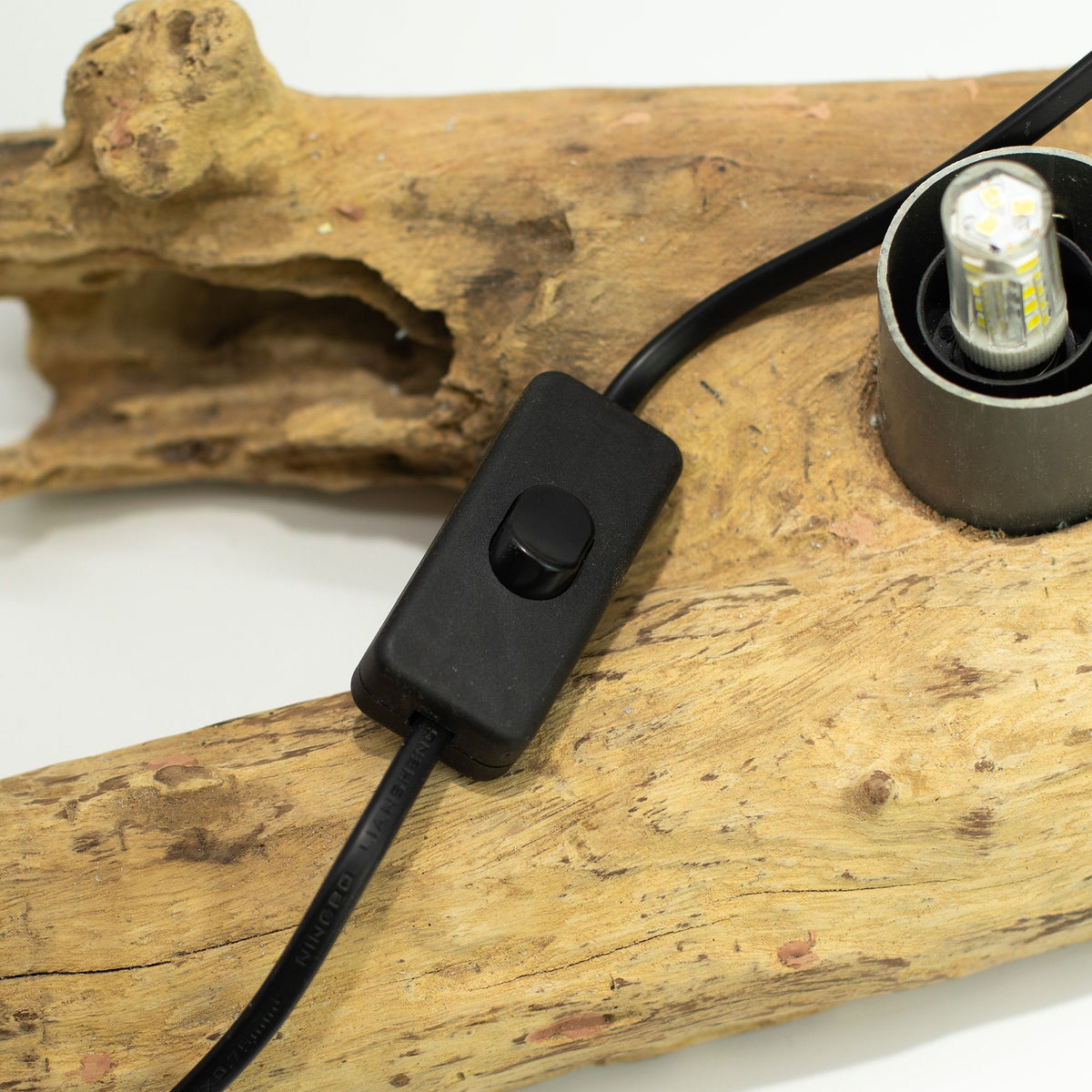 Lampe en Bois Flotté Demi-Lune – Abat-jour Verre Craquelé Gris