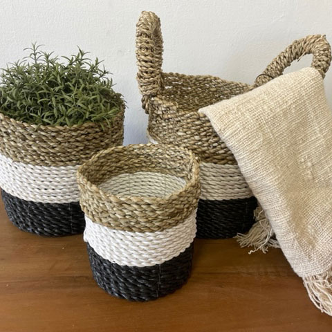 Set de paniers en jonc de mer gris anthracite, blanc et naturel