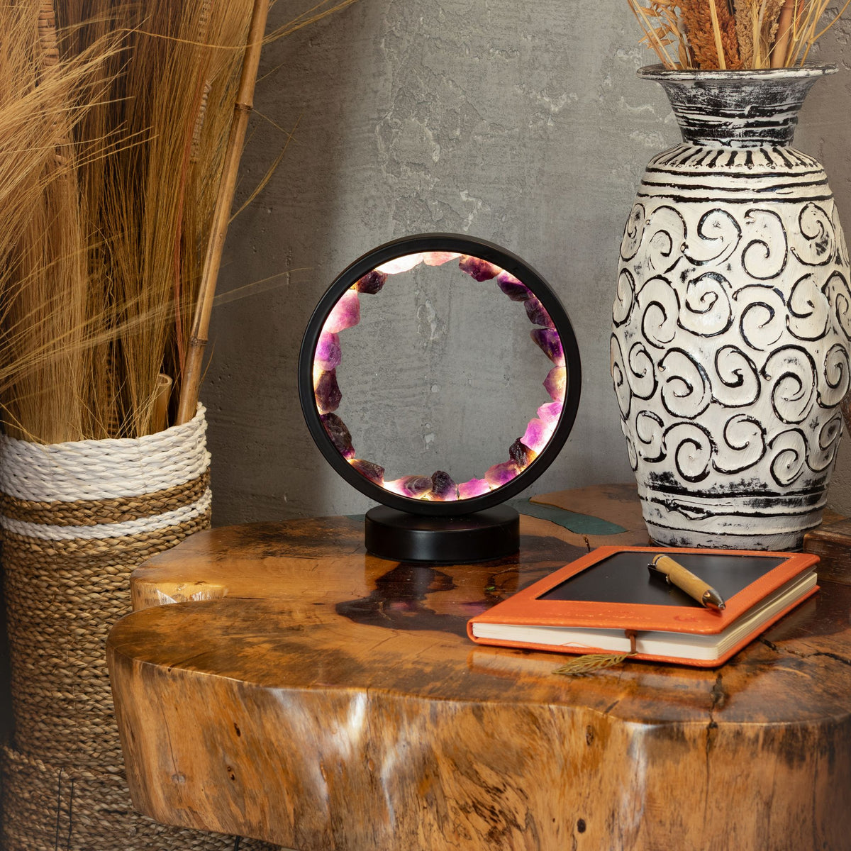 Lampe Halo en Améthyste Brute – Cercle Lumineux USB