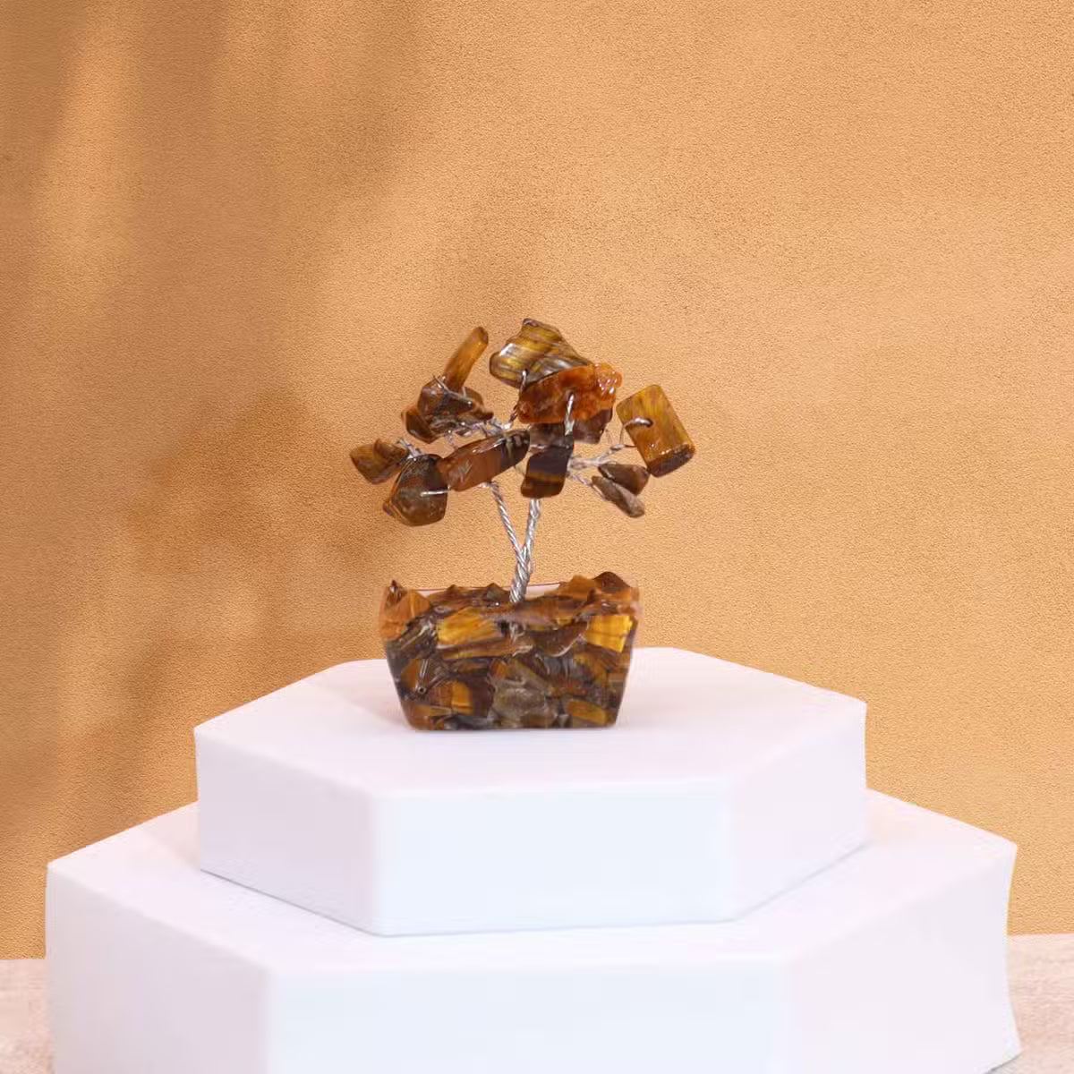 Mini arbre d'œil de tigre sur base orgonite, 15 pierres