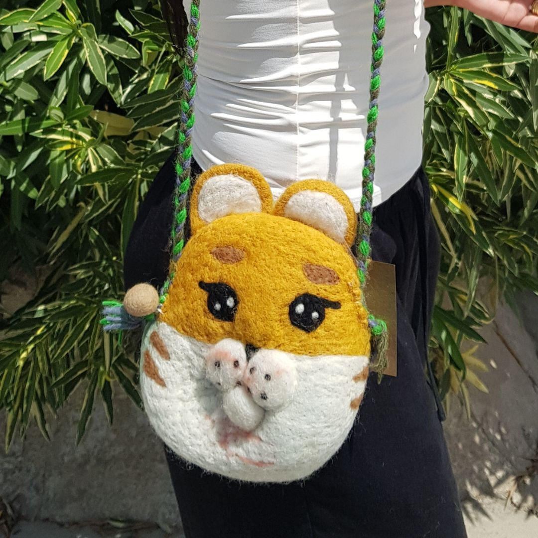 Petit Sac en Feutre Tigre – Bandoulière en Perles