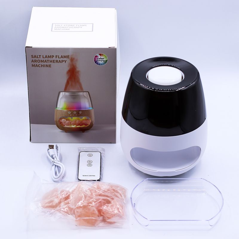 Le contenu de la boîte : le diffuseur, son câble USB, une télécommande, un sachet de pierres de sel et le tiroir transparent à remplir