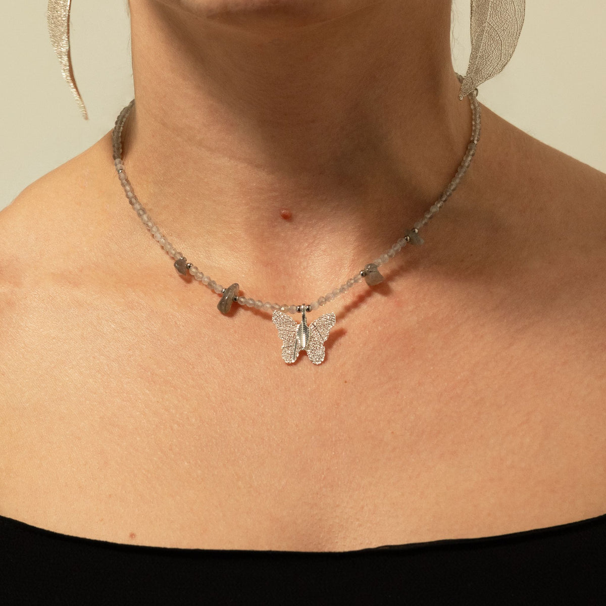 Collier Labradorite – Pendentif Papillon en Véritable Feuille