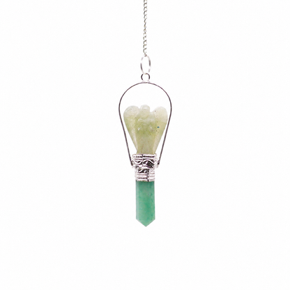 Pendule ange taillé dans une aventurine verte, avec sa chaîne et son anneau