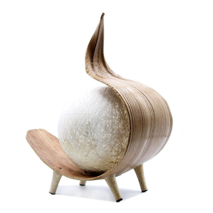 Lampe à Poser en Feuille de Cocotier – Torsade Chocolat, Fait Main à Bali