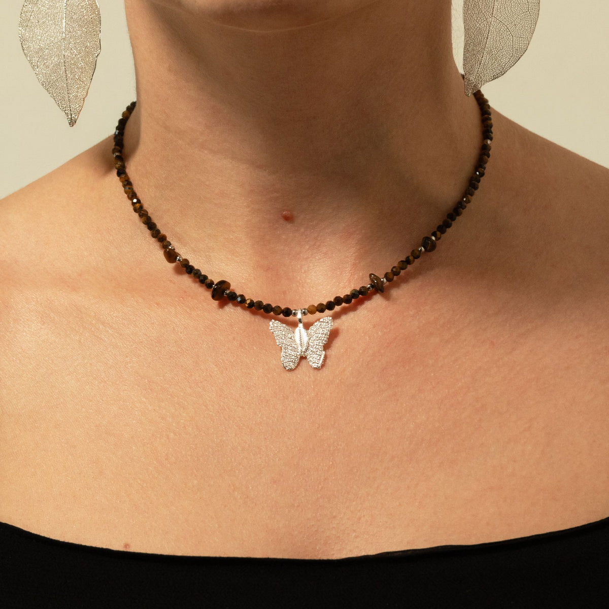 Collier Œil de Tigre – Pendentif Papillon en Véritable Feuille