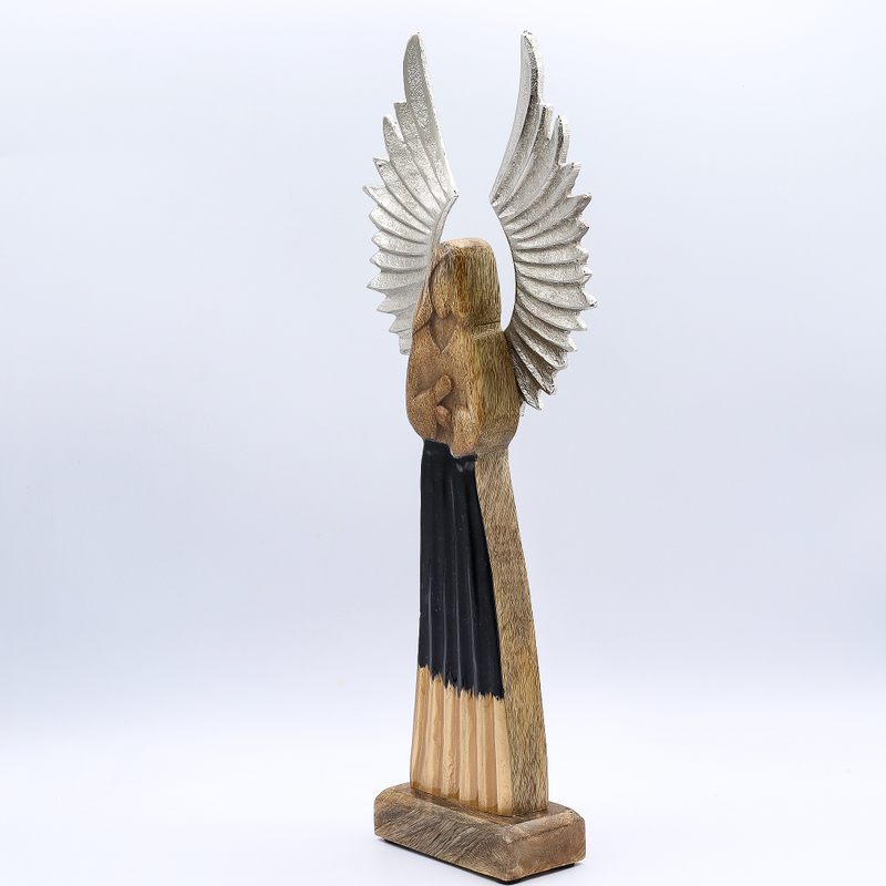 Ange gardien en manguier, détail des ailes en métal ciselé