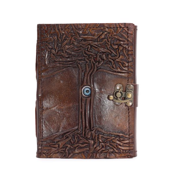 Carnet en cuir brun foncé, arbre estampé sur toute la couverture et œil turc bleu serti dans le tronc