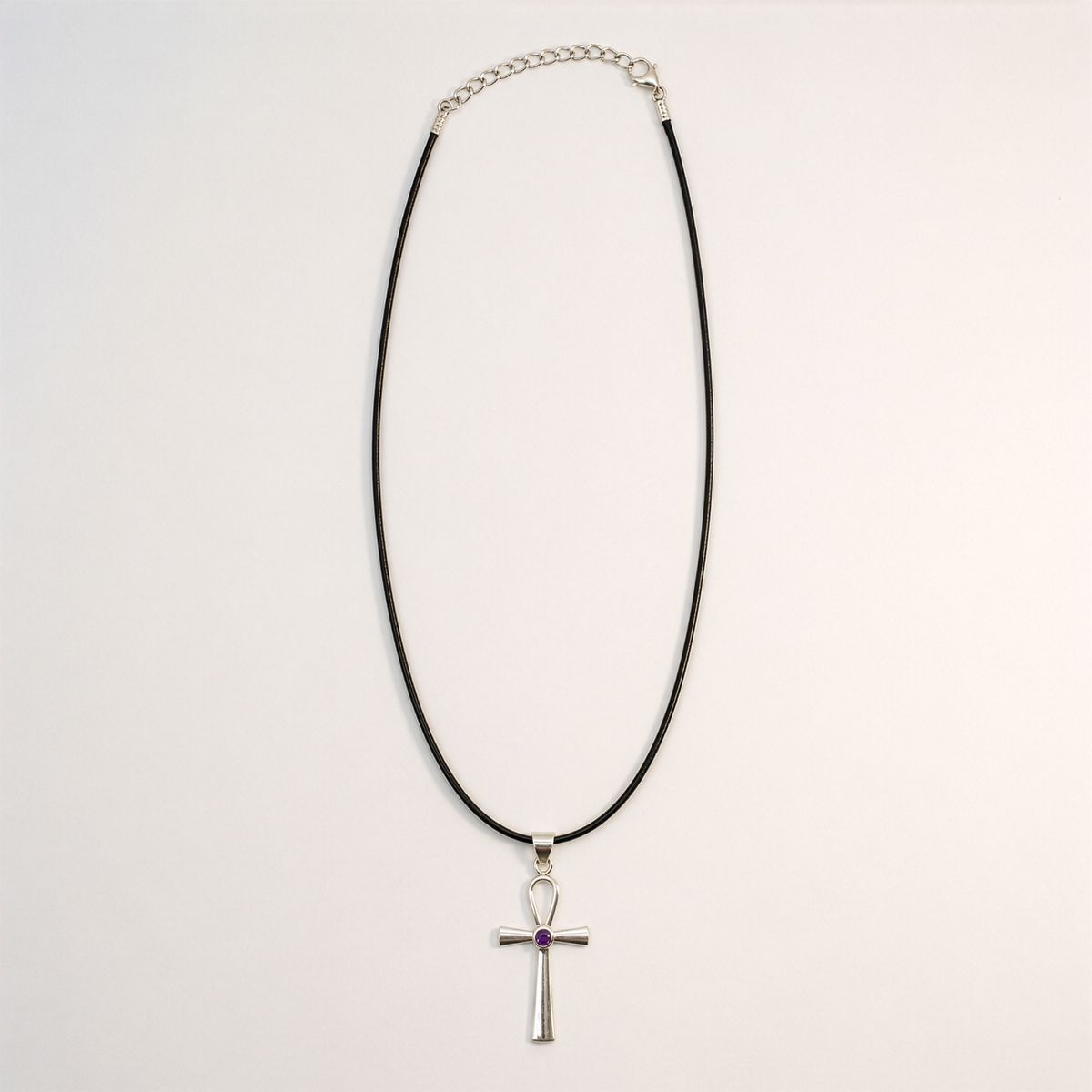 Pendentif ankh égyptien en métal argenté sur cordon noir