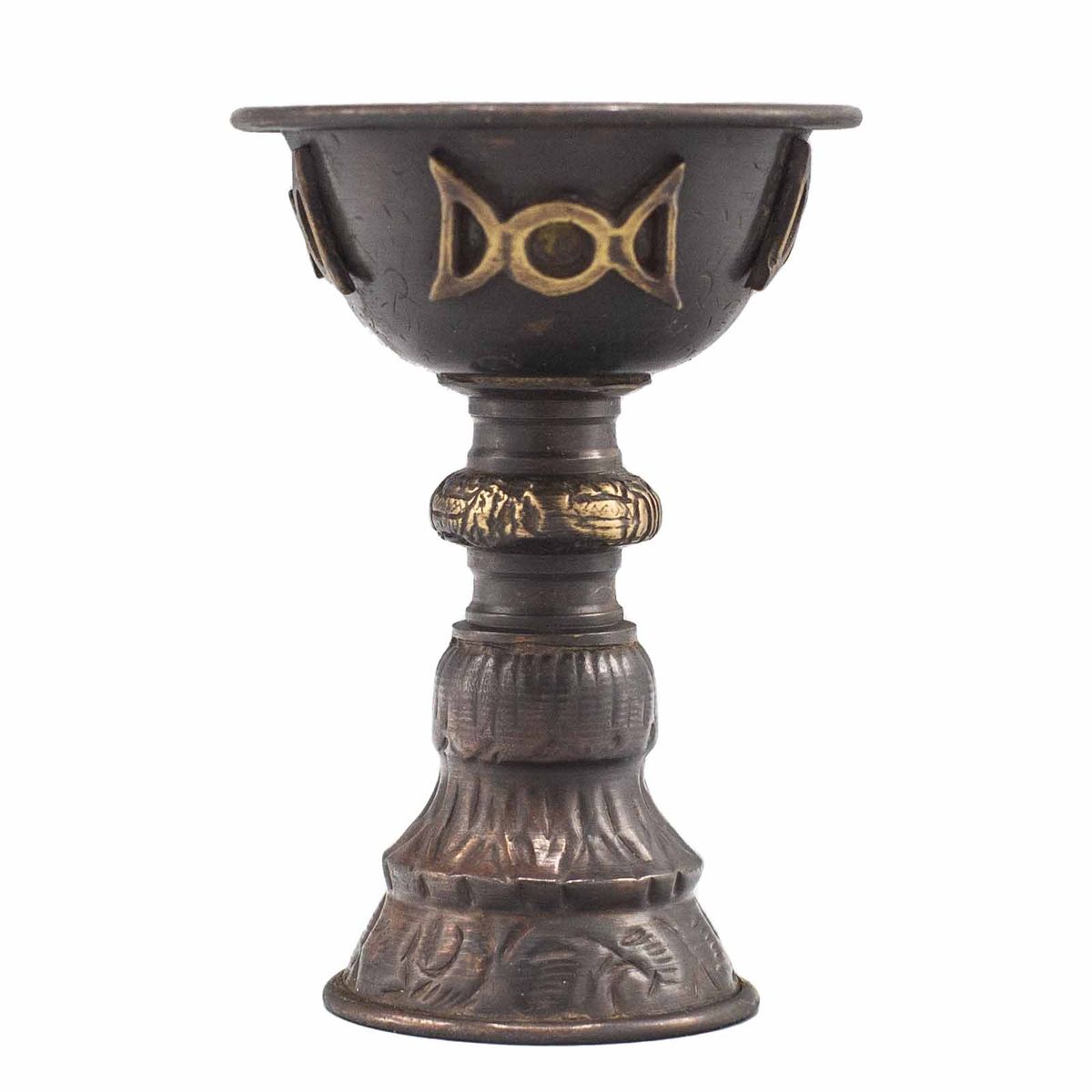 Coupe rituelle sur haut pied ouvragé en cuivre patiné, triple lune dorée en relief