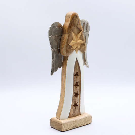 Ange à l'étoile en bois de manguier 30 cm, robe en émail blanc ajourée d'étoiles