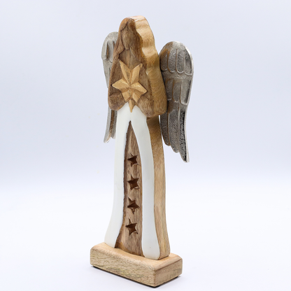 Ange à l'étoile en manguier, détail de l'étoile dorée