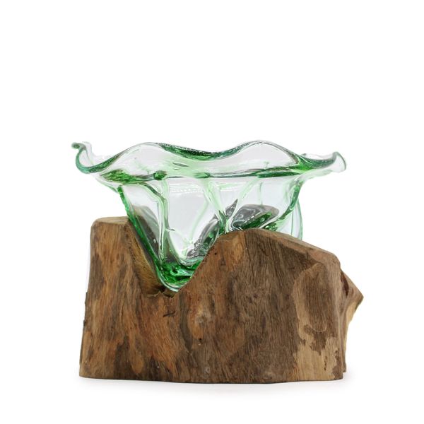 Grande coupe à bords ondulés en verre très clair recyclé, coulée sur un gros bloc de racine