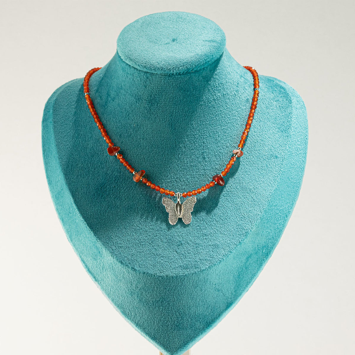 Collier Rubis – Pendentif Papillon en Véritable Feuille