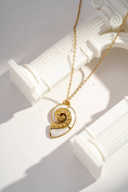 Collier Spirale Marine Dorée – Acier Inoxydable • Élégance Océanique