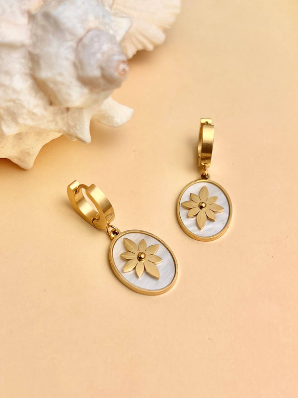 Boucles d'Oreilles Pendantes Nacre & Étoile Dorée – Acier Inoxydable Élégance Céleste
