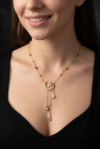 Collier Lune & Étoiles Céleste Doré – Acier Inoxydable Mystère & Poésie