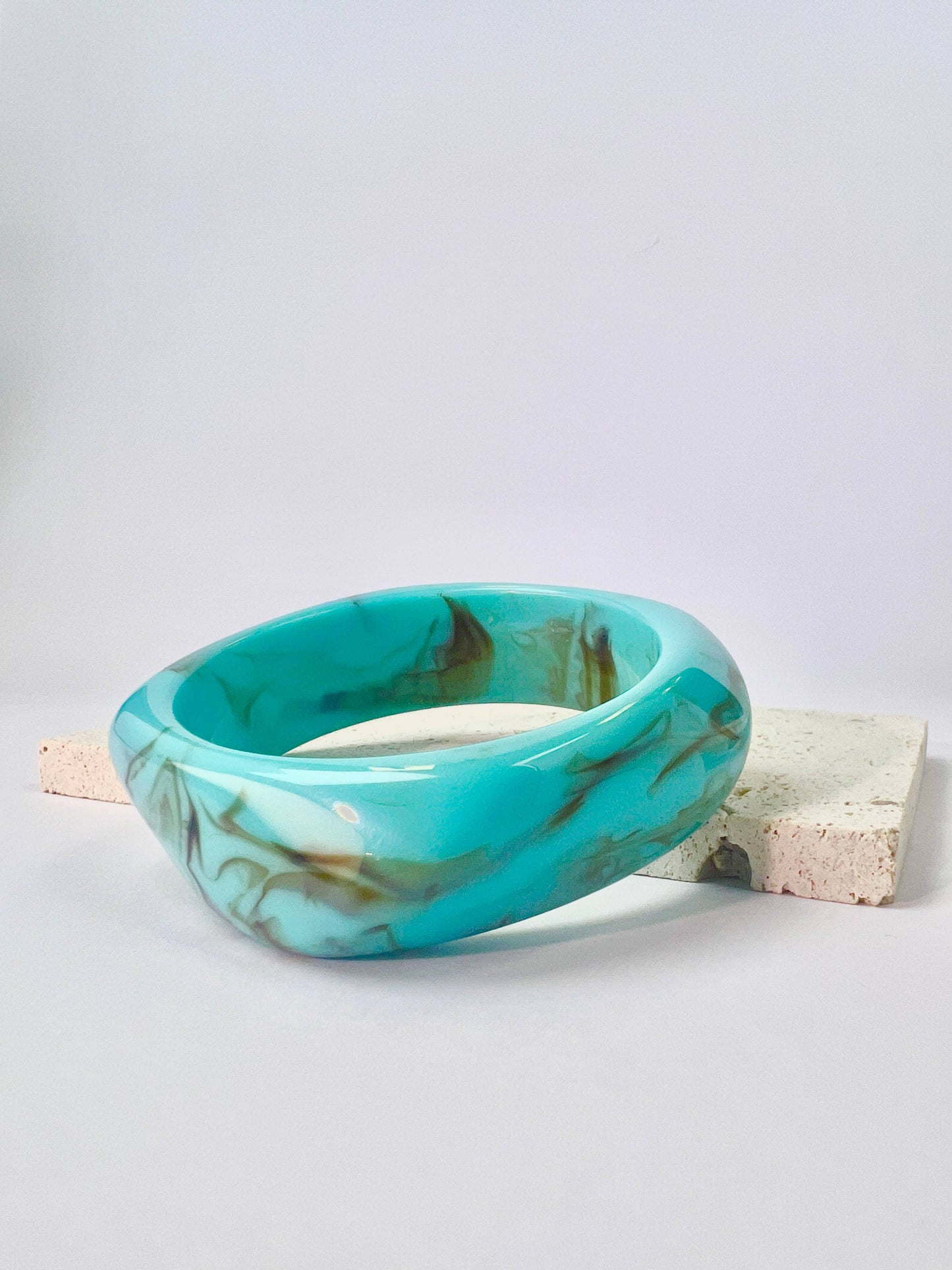 Bracelet Jonc Effet Marbre Blanc – Résine Élégante • Chic & Intemporel