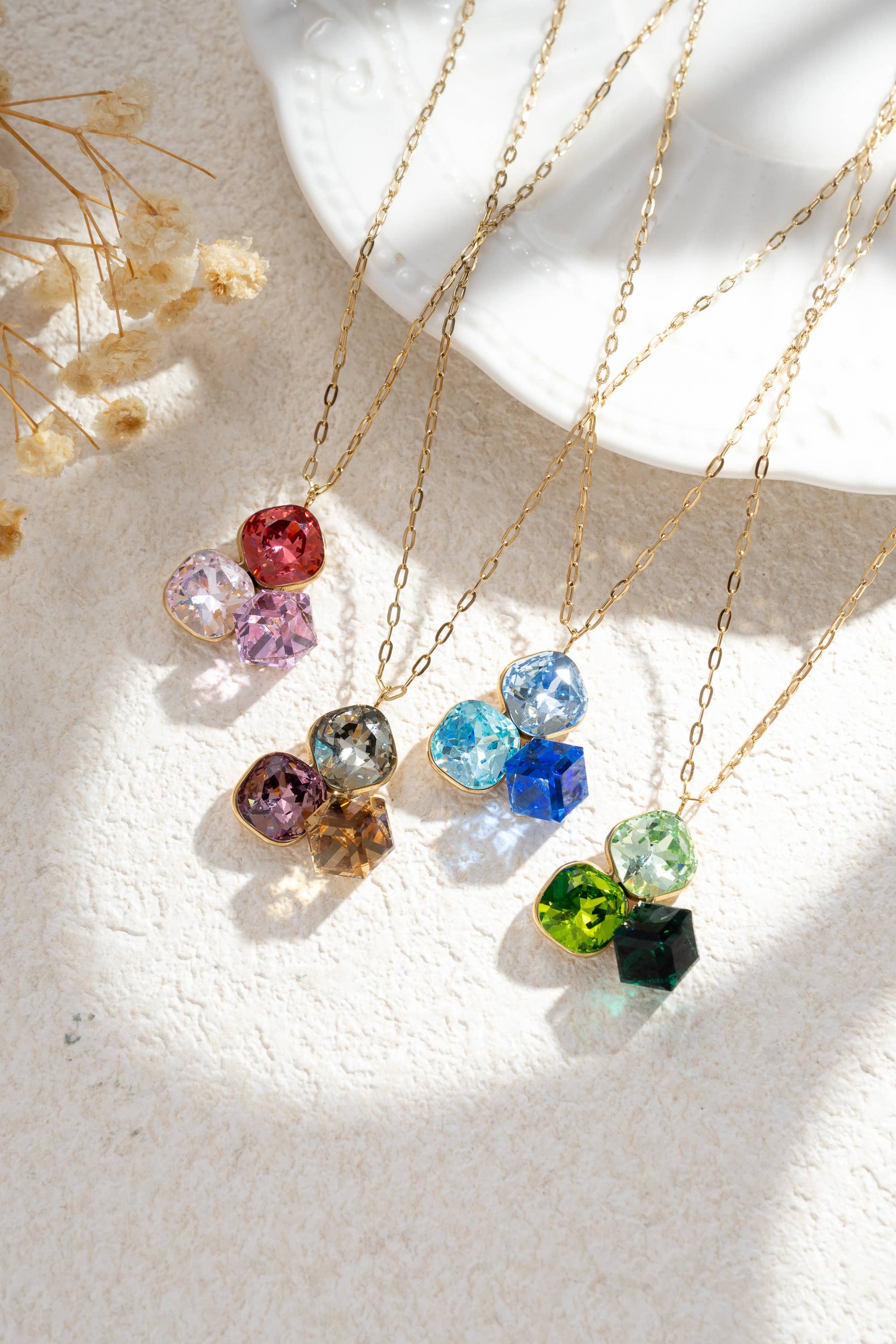 Collier Dégradé 3 Cristaux Doré – Acier Inoxydable Harmonie & Éclat